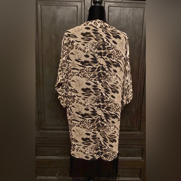 Animal pattern cover up with fringes- one size - Picture 3 of 10